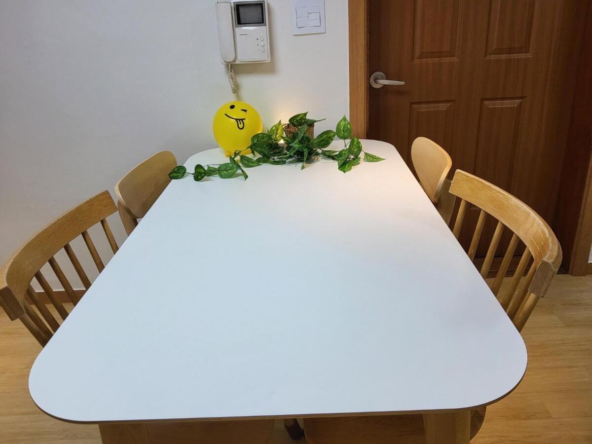 Comfort House 2 Bed Hwagok Station Gimpo Airport 10 Minutes Apartment *