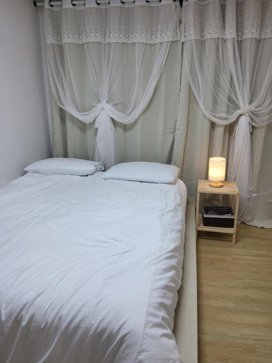 Comfort House 2 Bed Hwagok Station Gimpo Airport 10 Minutes Apartment