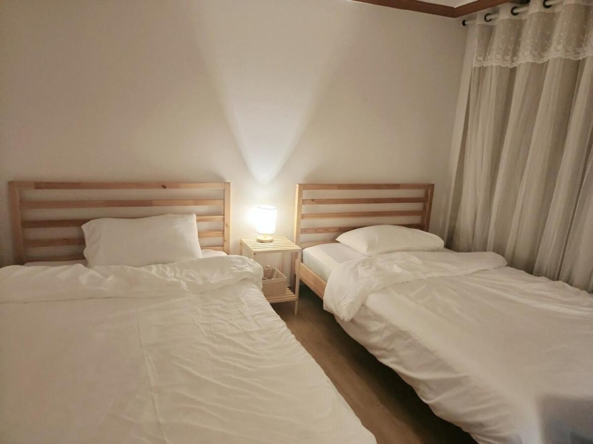 Comfort House 2 Bed Hwagok Station Gimpo Airport 10 Minutes Apartment Seoul